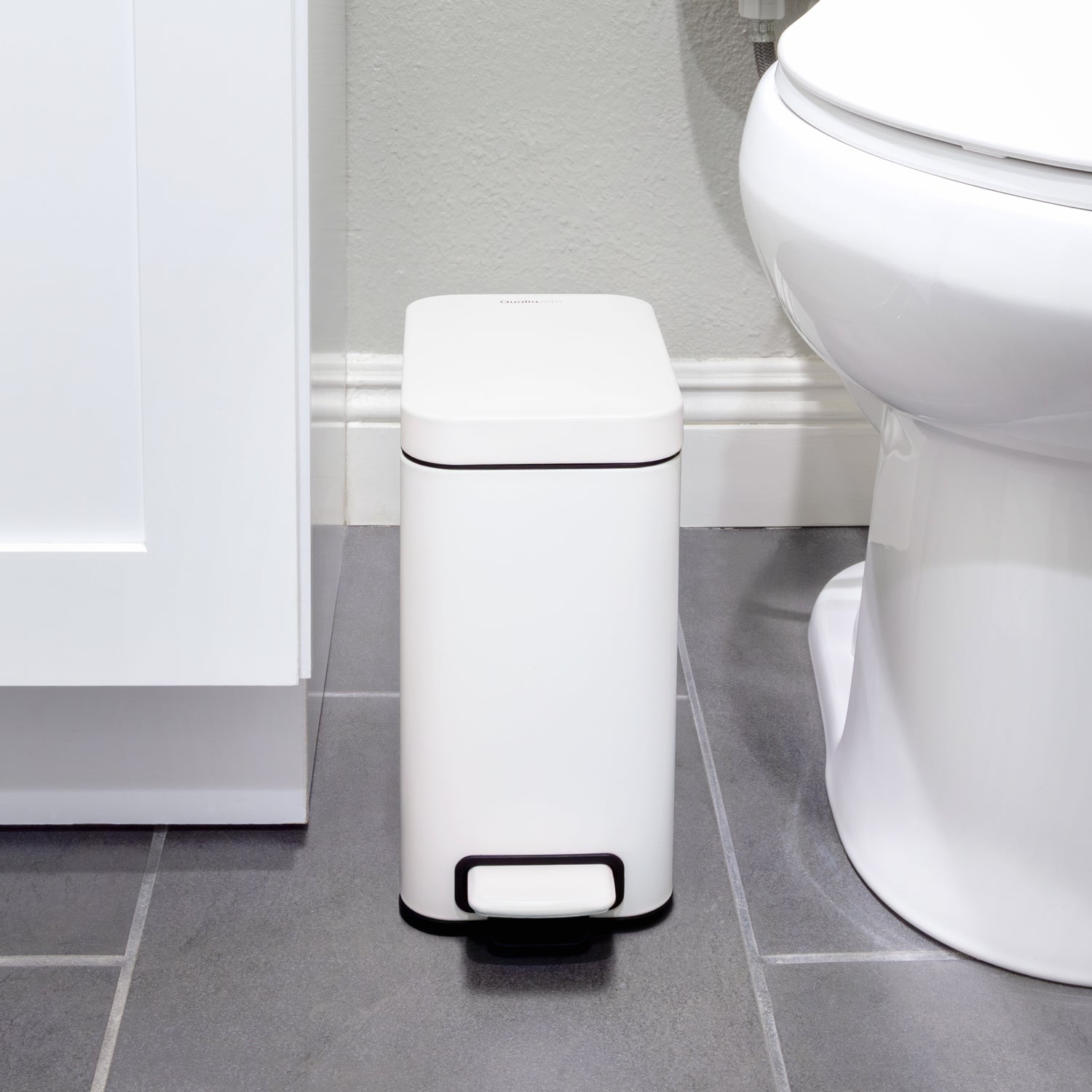 Qualiazero small white bathroom trash can for compact space