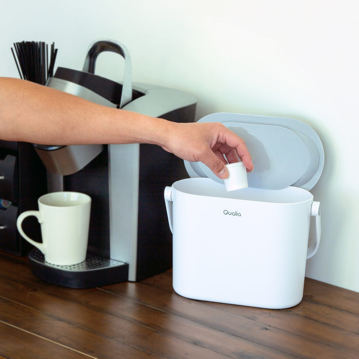Multi-purpose small countertop trash can for kitchen or household use